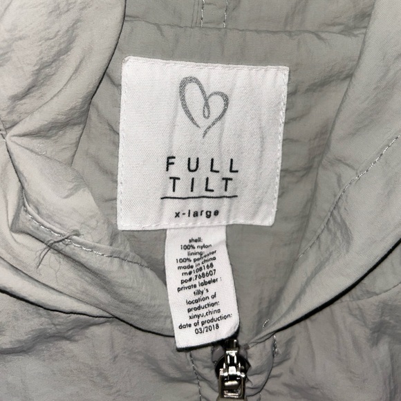 🍒6 items for $30🍒 Girls Windbreaker from Tilly’s - Picture 5 of 5